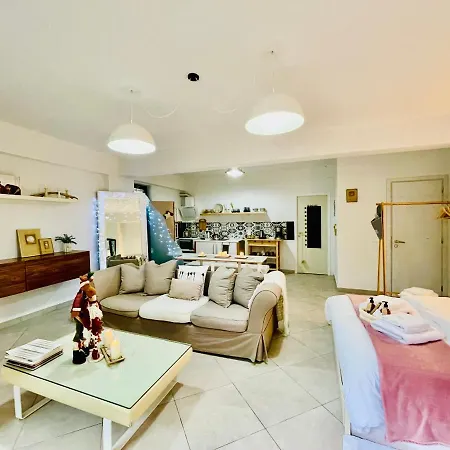 Nadia's White Loft Apartment *