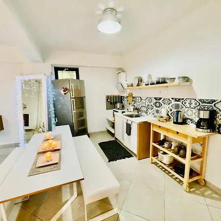 Apartment Nadia's White Loft Patras