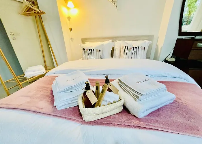 Nadia's White Loft Appartamento Patras